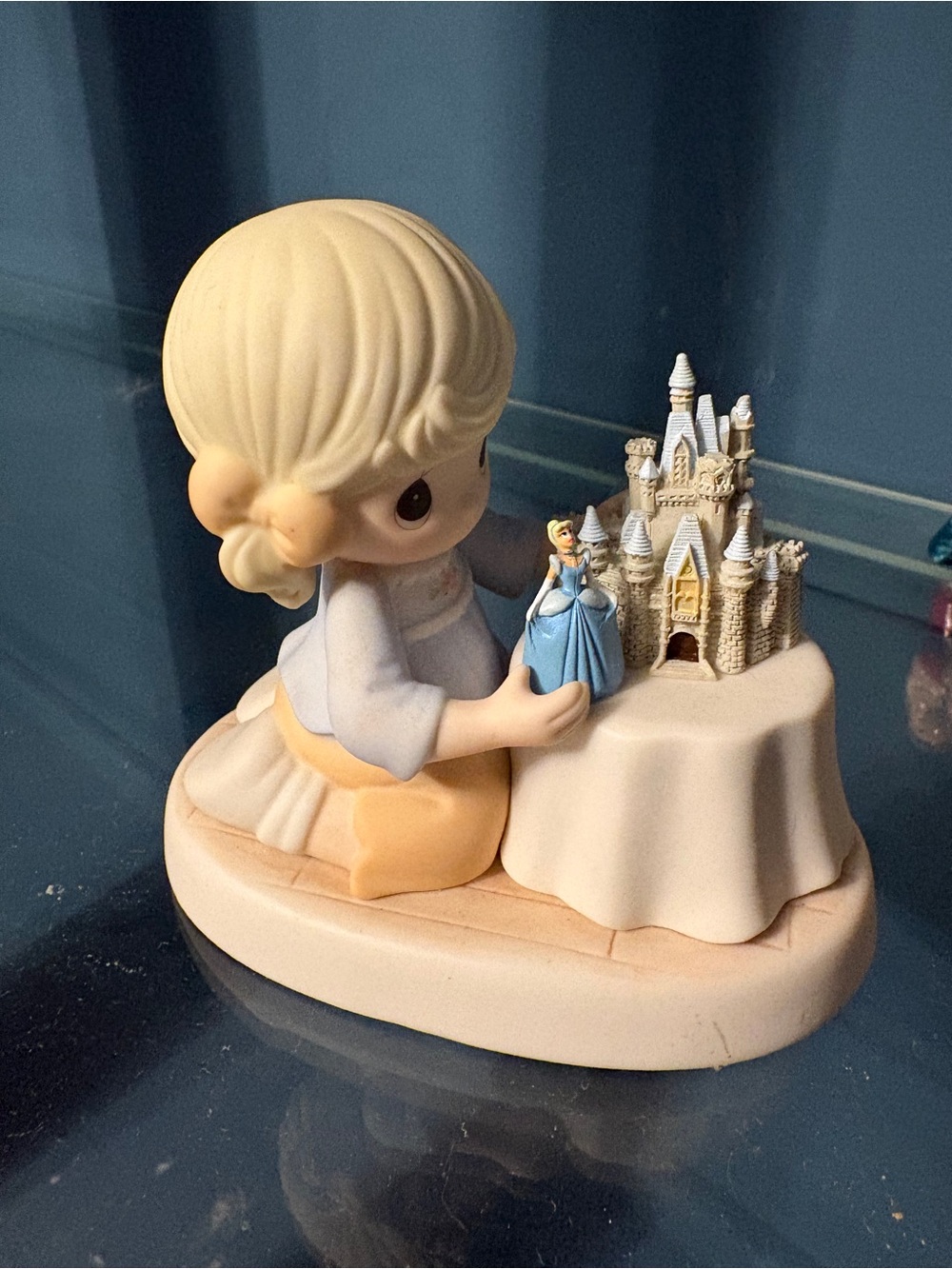 Prescious Moments Cinderella’s castle